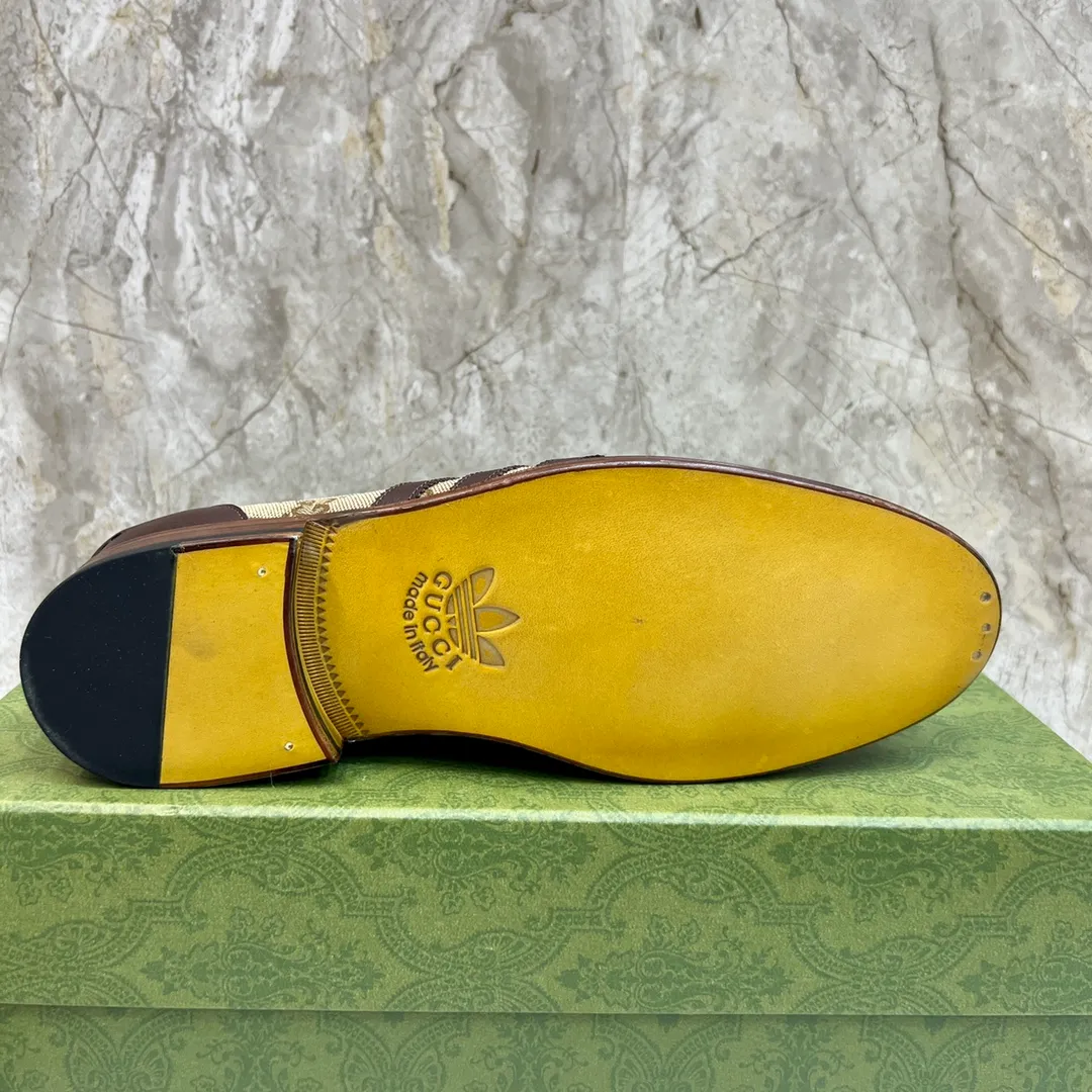 Original leather outsole P900 Brand: Co-branded Adidas｜GUCCI (Gucci) Standard code: Men's size 38–44 (45/46 can be customized) Grade: Same style as the official website Original quality Material: Original cowhide Leather lining Original leather outsole Style category: Men's fashionable casual leather shoes Distinguished big-name luxury elements top luxury Color: Actual picture